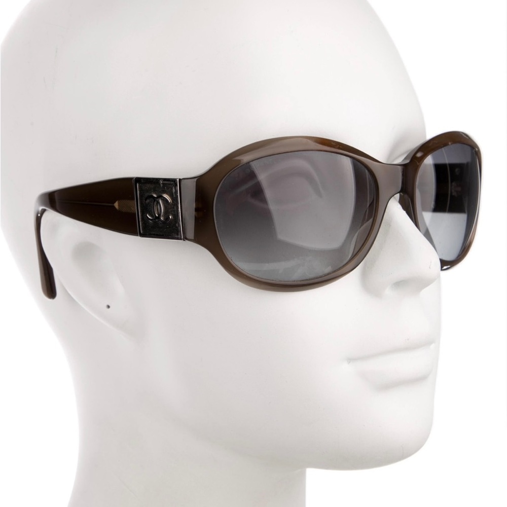CHANEL Sunglasses - with Interlocking CC Logo Square